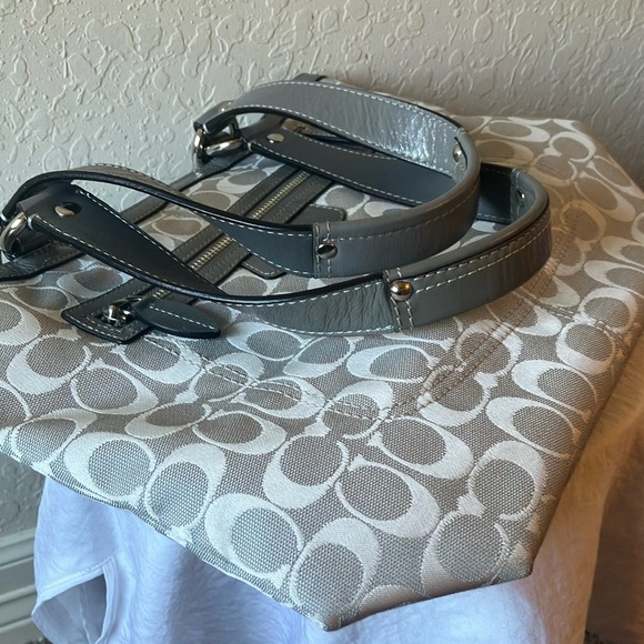 Coach: Gray (F14693) Signature C Canvas Tote Bag - Picture 15 of 16